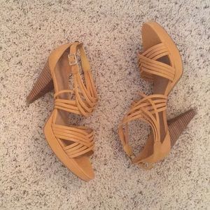 💕 💕 Leather Jones New York Heel Size 10